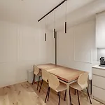 Stylish 5Br Flat With Terrace