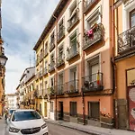 Cozy Renovated -1Bd 1Bath -Anton Martin