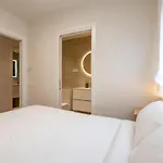 F132 Brand New Design Apartment - Madrid Feria
