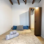 Temporary 2-Bedroom Apartment In Madrid Centro Amp96
