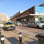 Exterior Con Parking Junto A Avda De America
