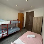 Amplio Piso Para 17 En Pleno Centro De Madrid