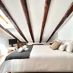 Apartment In Monumental Square Madrid Center