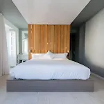 Nuria Hostal