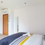 Ayz Javier Cabrini - Auto Check-In Property
