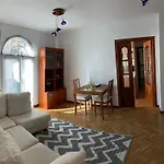 Acogedor Apartamento Muy Bien Conectado Y Equipado En Madrid
