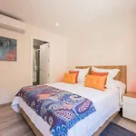 Modern 1-Bedroom Apartment In Exclusive Barrio Salamanca Ideal For 2, Near Golden Mile , Goya I