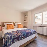 Modern 1-Bedroom Apartment In Exclusive Barrio Salamanca Ideal For 2, Near Golden Mile , Goya I