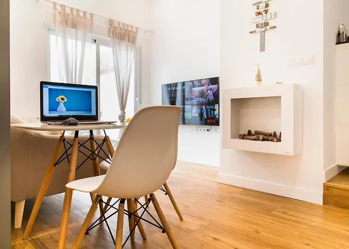 Modern Apartment, Self Check-In, Wi-Fi, Smart Tv 55\