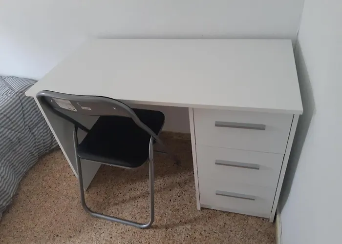 Room In Guest Room - Peaceful Accommodation In Madrid Near Atocha