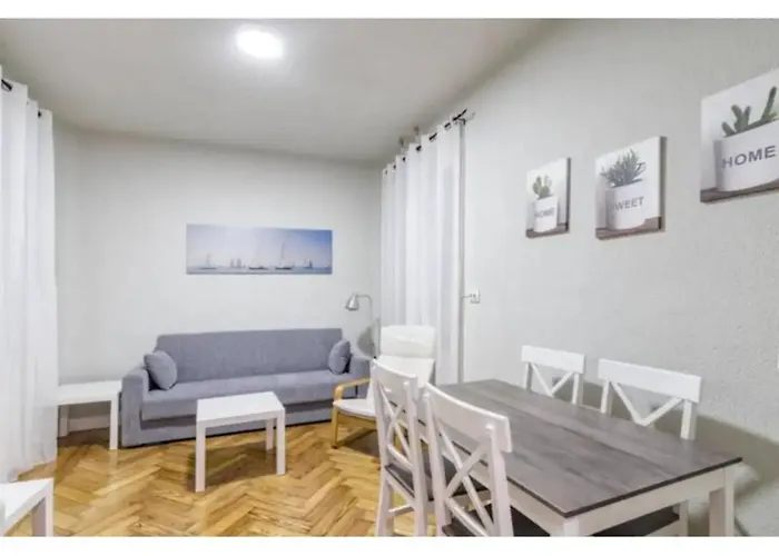 Silencioso Apartamento En Bailen-La Latina