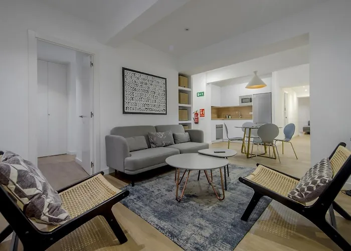 Nuevo Piso Para 7 En El Corazon Del Rastro/Madrid
