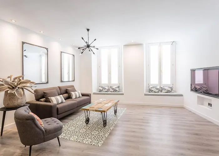 Large And Vanguardist- 2Bd 2Bth- Las Letras