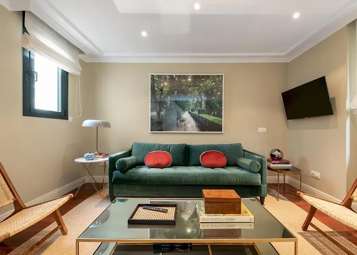 2 Bedrooms 2 Bathrooms- Penthouse- Almagro- Mintystay