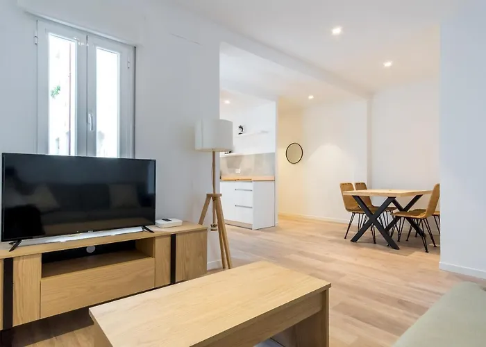 Bright Modern - 2Bedrooms 1Bathroom - Delicias