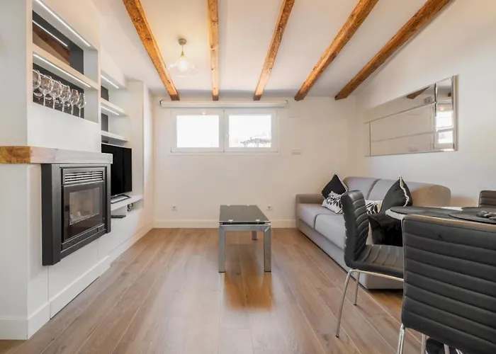 Bright Duplex- 1Bd 1,5 Bth - Sol