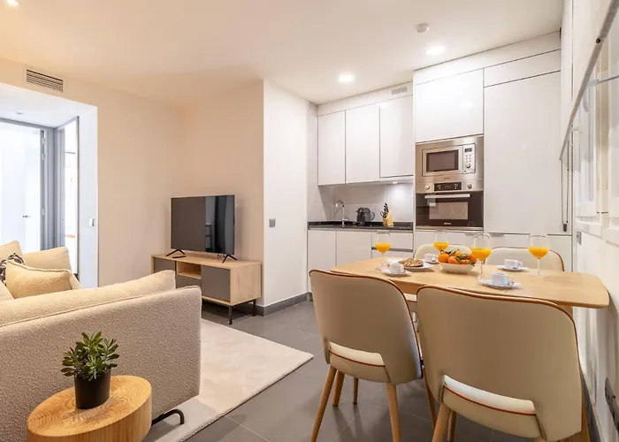 Perfectly Placed For 3 In La Latina Just Around The Corner From El Rastro Latina Toledo IV