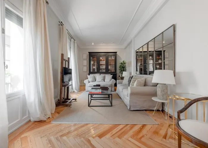Spacious Bright- 2Bd 2Bth- Recoletos
