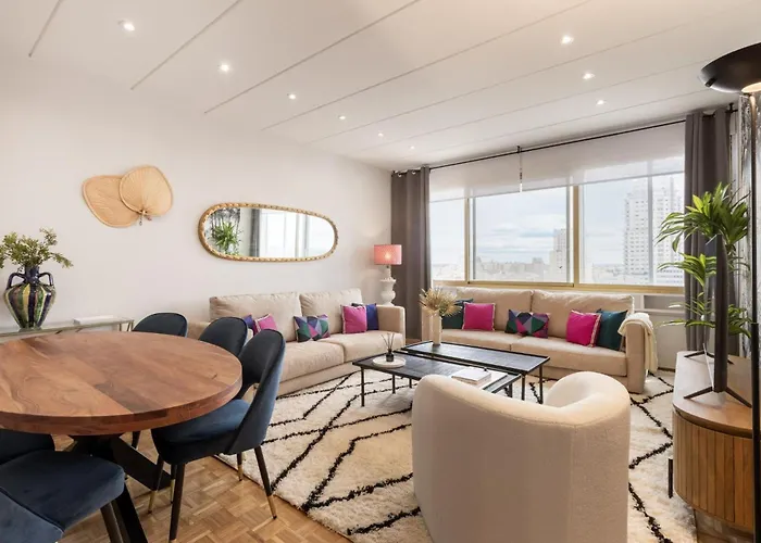 Bright Apartment For 4 With Stunning Views Madrid Princesa II