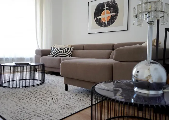 Diaphanous And Modern- 2Bd 2Bth- Plaza Espana