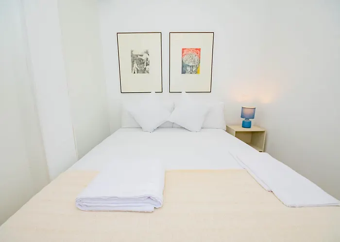 For You Rentals Cozy And Charming 3-Bedroom Apartment Temporal In Madrid Asr18
