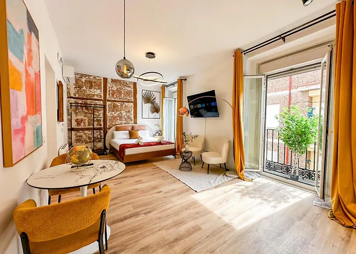 City Center Stylish Apartment Ac