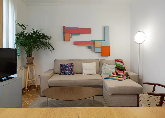 Cute 1 Bedroom Apartment With A Balcony