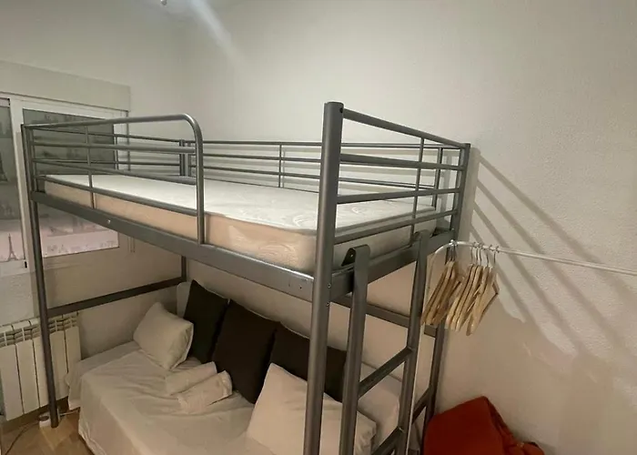 Canarias Calle, Pequeno Estudio Sin Cocina, Cama Doble Y Litera Individual En Zona Atocha - Delicias