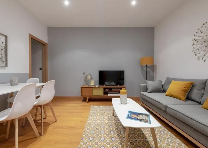 Bright And Comfortable- 2 Bedrooms 1 Bathroom- Cruz - Mintystay- Sol