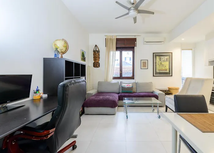 Modern Condo In Goya With Balcony - Retiro Park