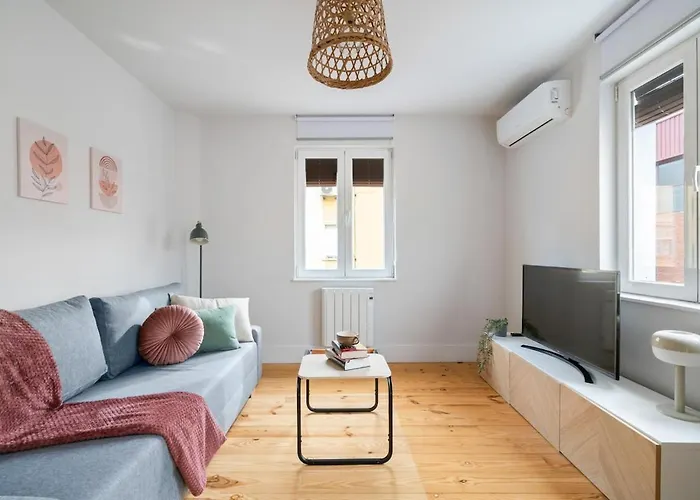 Nice And Bright Apartment In Puerta Del Angel - Cabello