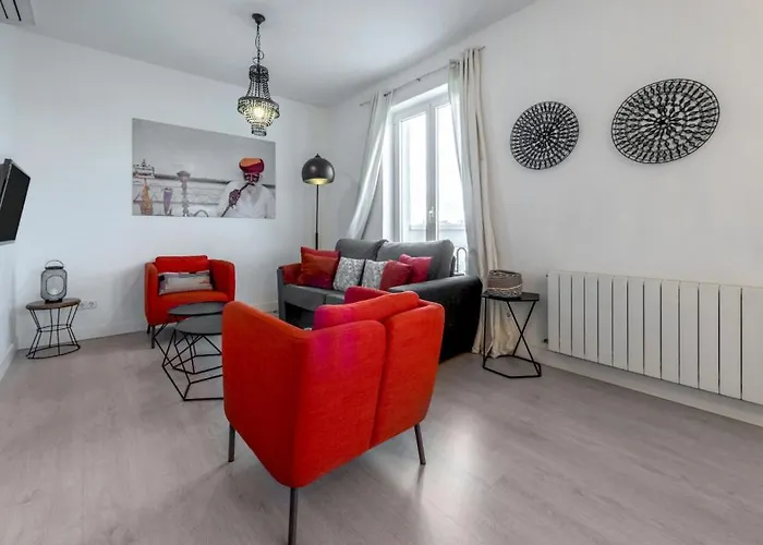 3 Bedrooms 2 Bathrooms Furnished - Salamanca - Modern And Bright - Mintystay