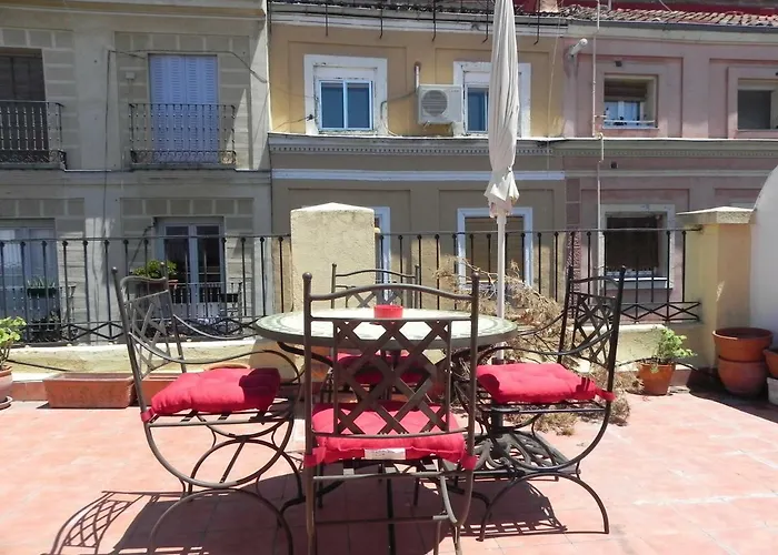 Romantic Central Terrace