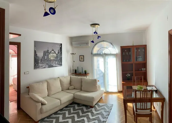 Acogedor Apartamento Muy Bien Conectado Y Equipado En Madrid