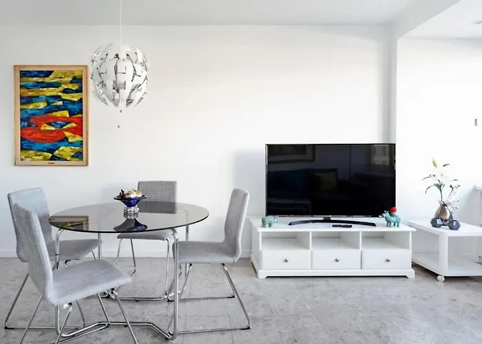 Urbantec Realty - Plaza De Colon