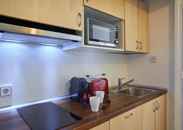 LEEWAYS APARTMENT VII in ALCALÁ 99