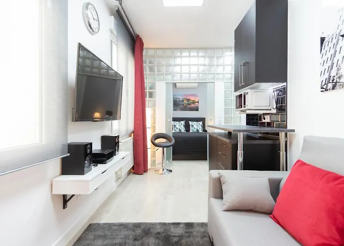 Gran Vía Apartment by Rentalis