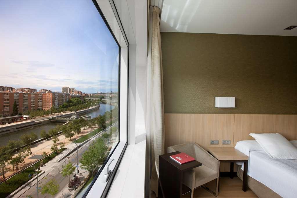Nh Ribera Del Manzanares Hotel *