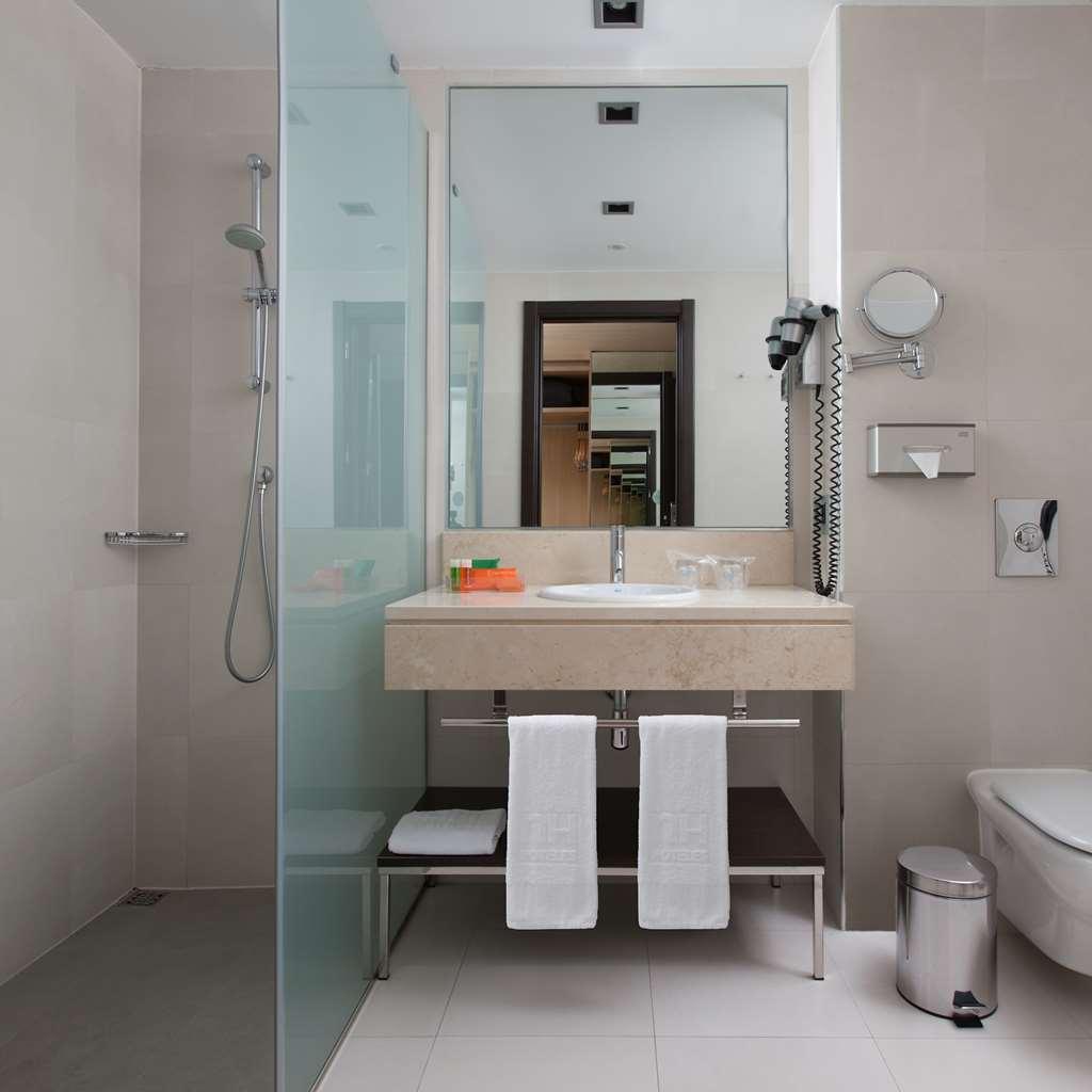 Nh Ribera Del Manzanares Hotel