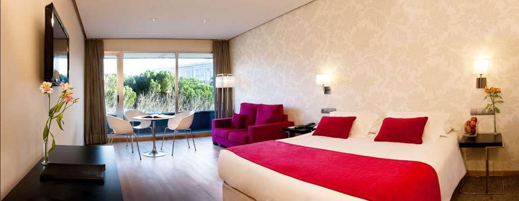Apartosuites Jardines De Sabatini Madri