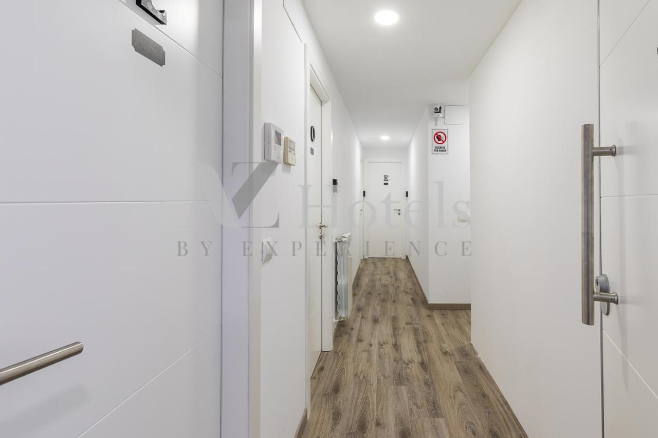 Ayz Villegas - Auto Check-in Hotel Madrid
