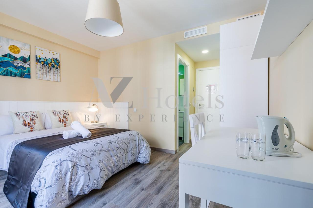 Ayz Villegas - Auto Check-in * Madrid