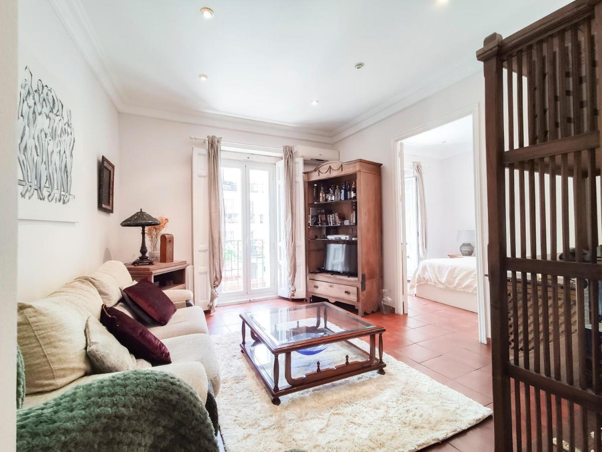 Charmy Chueca's Square Apartment *