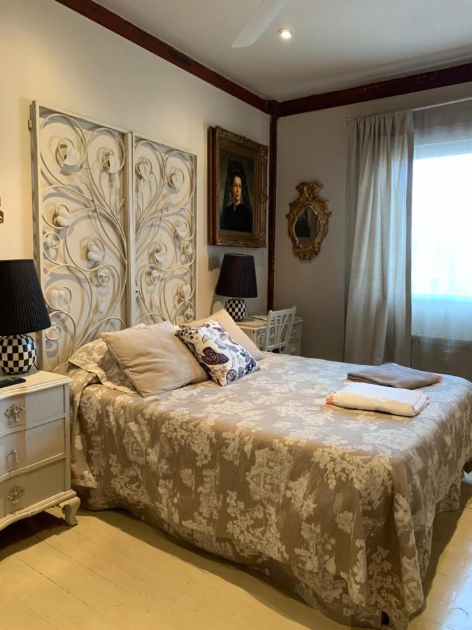 Alojamiento Silvie La Puce Homestay Madrid