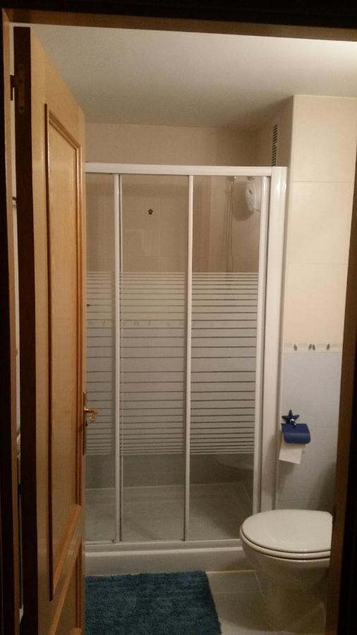 Habitación Individual Con Baño Privado En Camping Madrid
