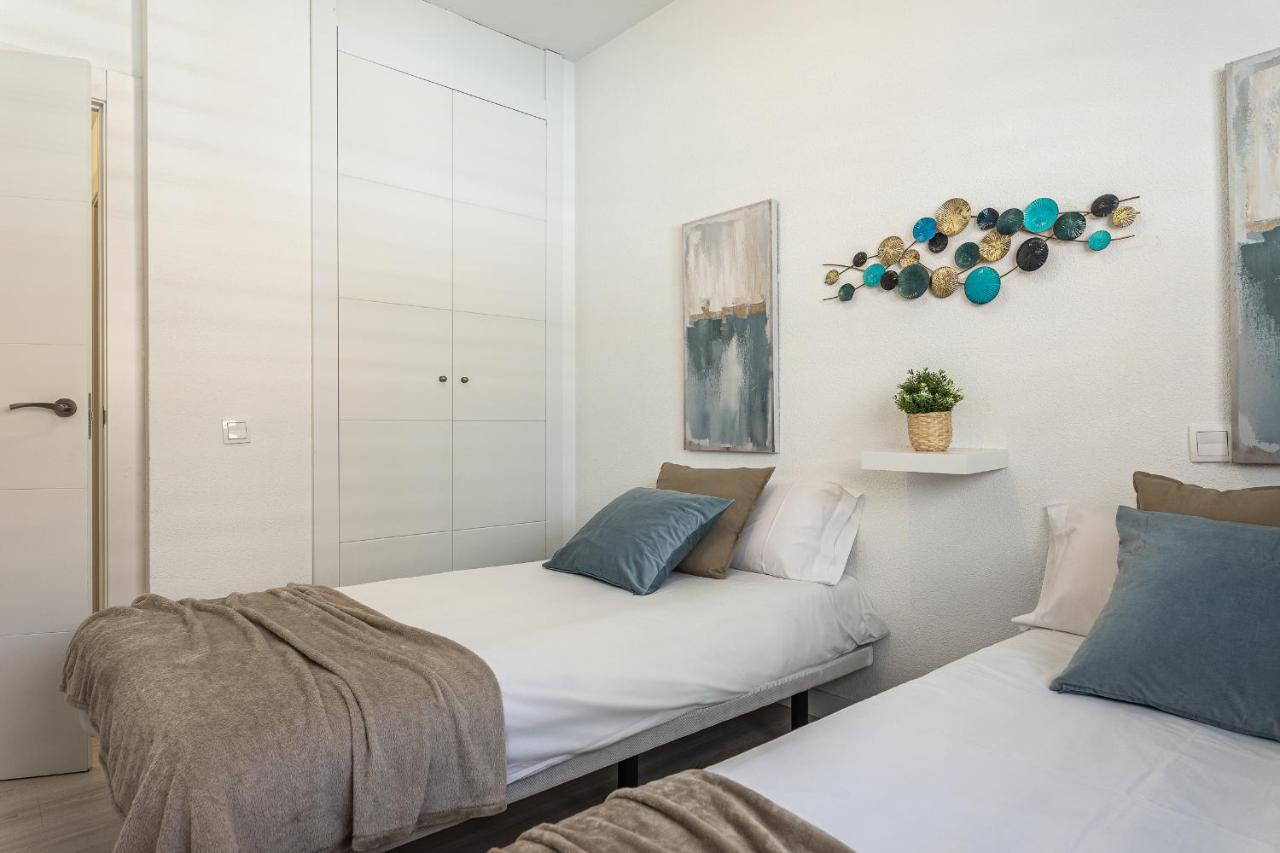 Bnbholder Terrace, Pool & Gym Las Tablas Apartment Madrid