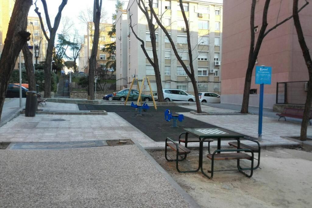 Loft Lα αղեiցմα Cαrթiղեҽríα ժҽ ѵҽղեαs Wifi & Metro Apartment Madrid