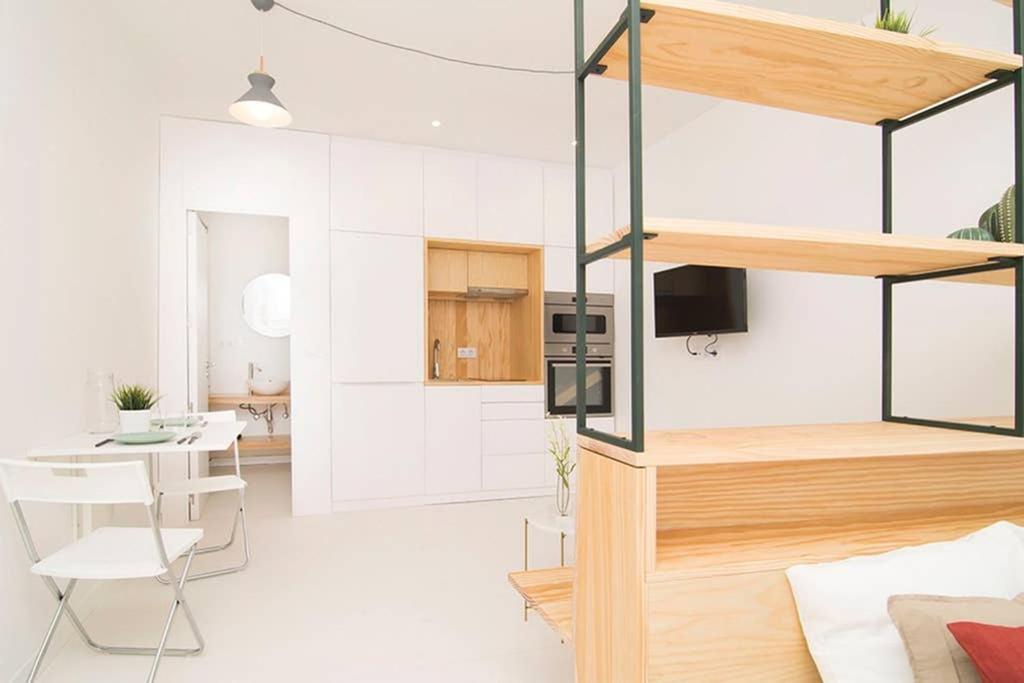 Loft De Diseno En Pleno Centro De Madrid, Calle Torrecilla Del Leal, By Batuecas * Madri