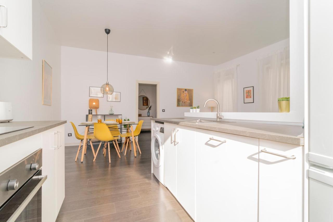 Stylish In The Center Of Apartment *