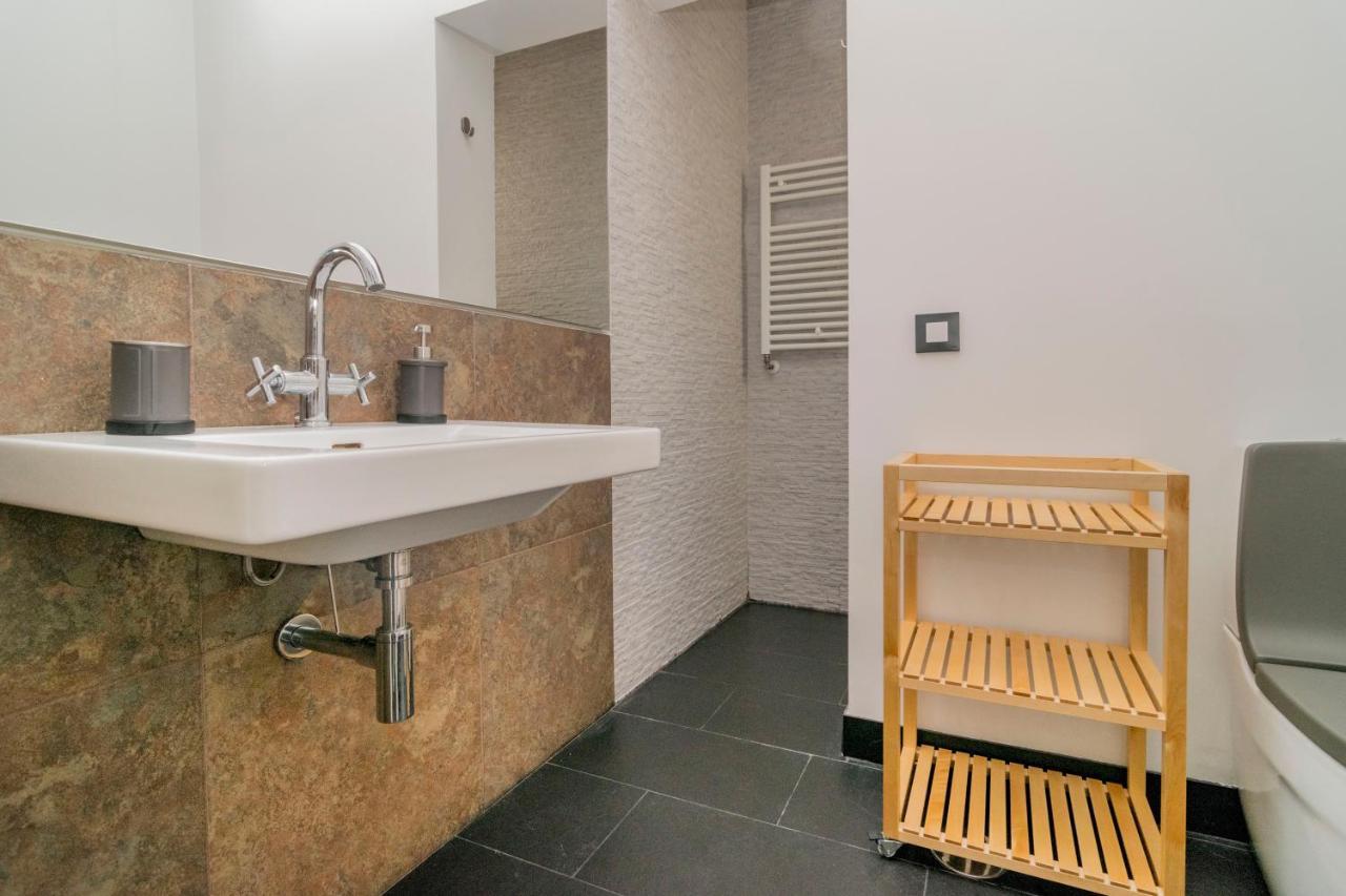 Stylish In The Center Of Apartment *